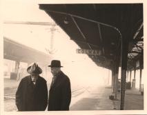Albert Schweitzer mit Charles Küntz am Colmarer Bahnhof
