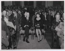 Haakon VII, der norwegische König und die Königin während der Verleihung des Friedensnobelpreises in Oslo (1954)