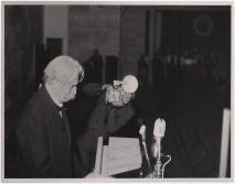 Albert Schweitzer bei seiner Rede an der Universität Oslo. (1954.11.04)