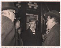 Paul Schweizer, Adele Woytt-Schweitzer, Albert Schweizer und Leon Ehretsmann - Abfahrt vom Bahnhof Colmar.