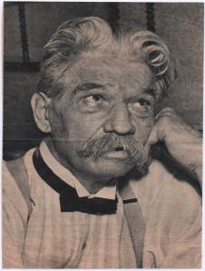 Albert Schweitzer bei der Abformung seiner Hände durch Michel de Bry in Paris