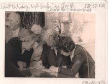 Hochzeit von Louis Mayer & Dora Hagemeyer in Nierstein. Abgebildet (von links nach rechts) Karl-Ludwig Schmitt, Marie Woytt-Secretan, Ali Silver, Albert Schweizer, Erica Anderson