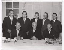 Avet-Foray, Petithan, Cops,Yung, Landrain, Henri Lemaire, Albert Schweitzer, Léon Lafontaine beim Albert-Schweitzer-Komitee von Belgien in Brüssel (1959)