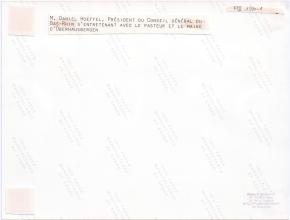 Einweihung der Gedenktafel zu Ehren von Albert Schweitzer am Pfarrhaus Oberhausbergen mit Herr Trautmann (Pfarrer), Jean-Richard Diebolt (Bürgermeister) und Daniel Hoeffel (Präsident des Generalrats)