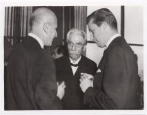 Raymond Barsquet, Albert Schweitzer, Prinz Albert von Belgien bei der Verleihung des Lemaire-Preises in Brüssel