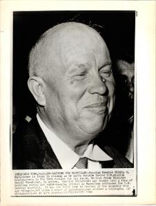 Chruschtschow wartet auf Harold Macmillan